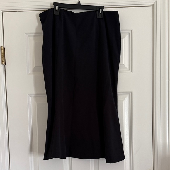 Chaps Classic Black pencil with flat bottom Skirt Sz 12 - Picture 3 of 3